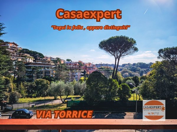 appartamento in vendita a Roma in zona Tomba di Nerone