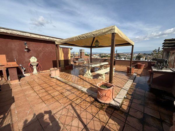 casa indipendente in vendita a Roma in zona Torre Gaia