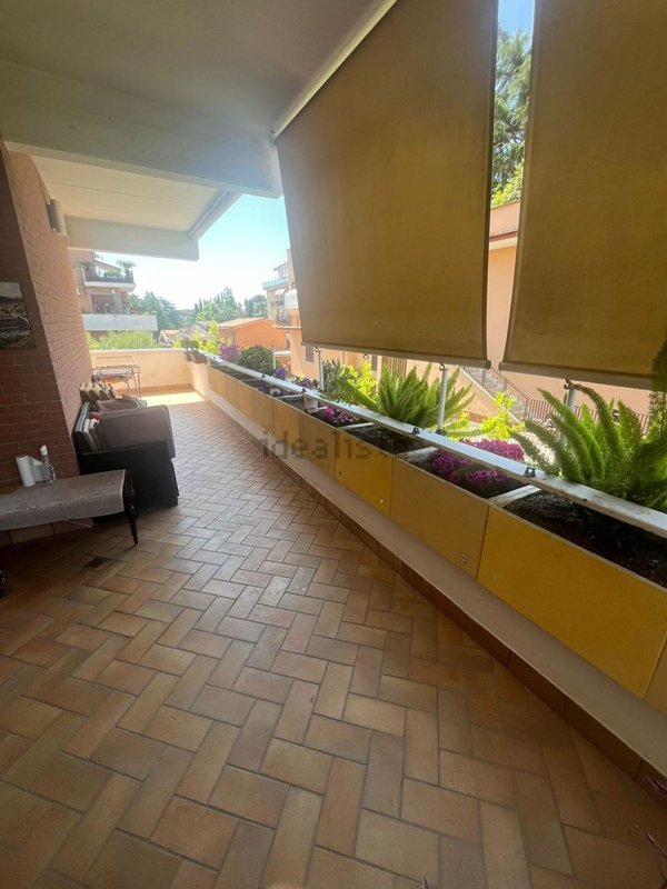 appartamento in vendita a Roma in zona Tomba di Nerone