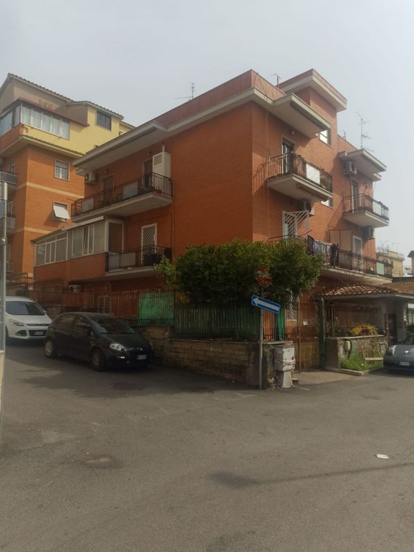 appartamento in vendita a Roma in zona Torre Angela