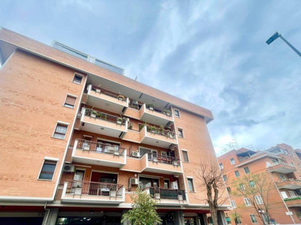 appartamento in vendita a Roma in zona Ostia