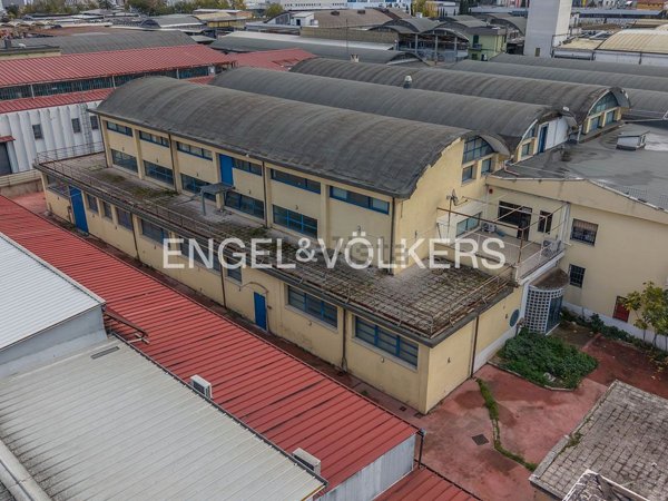 capannone in vendita a Roma in zona San Basilio