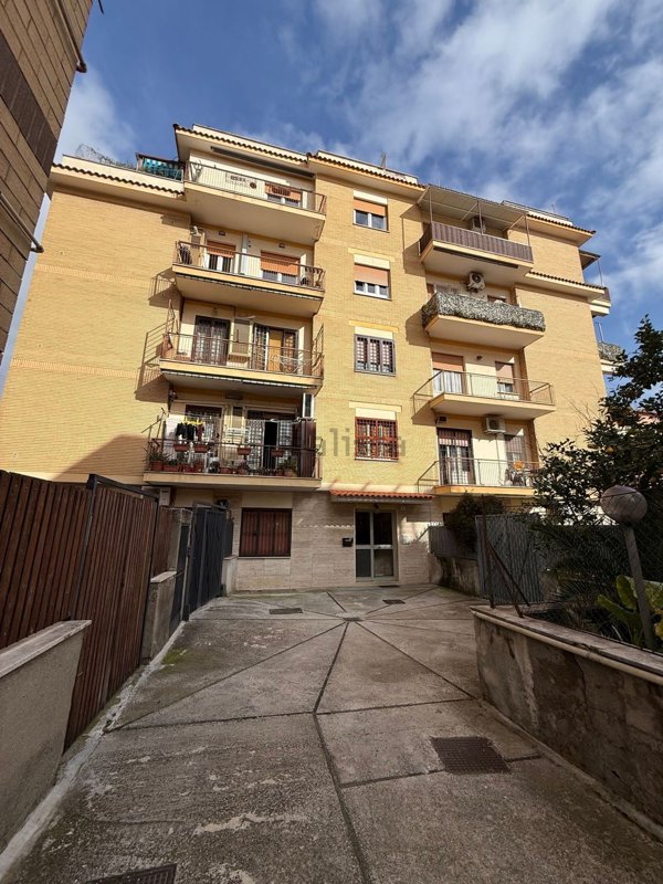 appartamento in vendita a Roma in zona Torre Maura