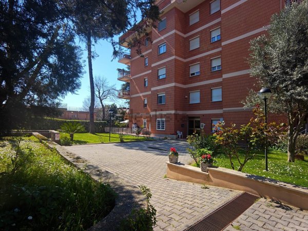 appartamento in vendita a Roma in zona Tomba di Nerone