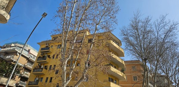 appartamento in vendita a Roma in zona Appio Latino