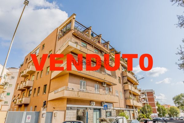 appartamento in vendita a Roma in zona Ardeatino