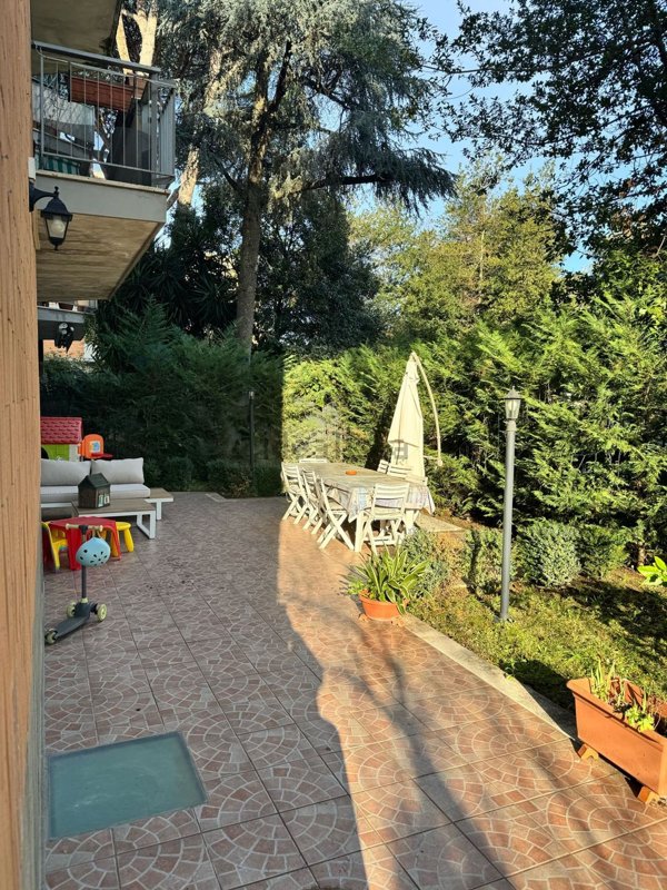 appartamento in vendita a Roma in zona Tomba di Nerone