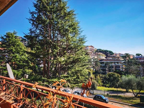 appartamento in vendita a Roma in zona Tomba di Nerone