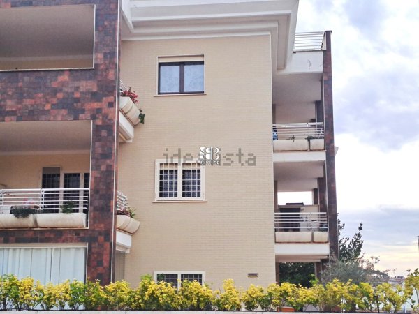 appartamento in vendita a Roma in zona Selva Candida