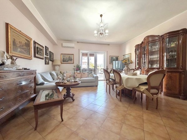 appartamento in vendita a Roma in zona Pantan Monastero