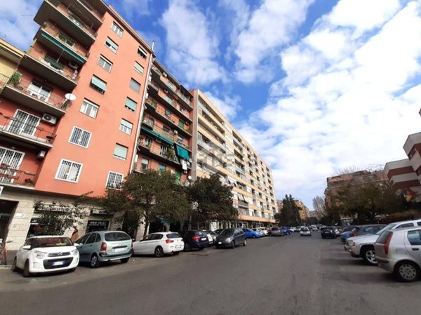 negozio in vendita a Roma in zona Portuense