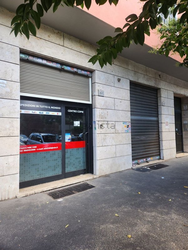 negozio in vendita a Roma in zona Portuense