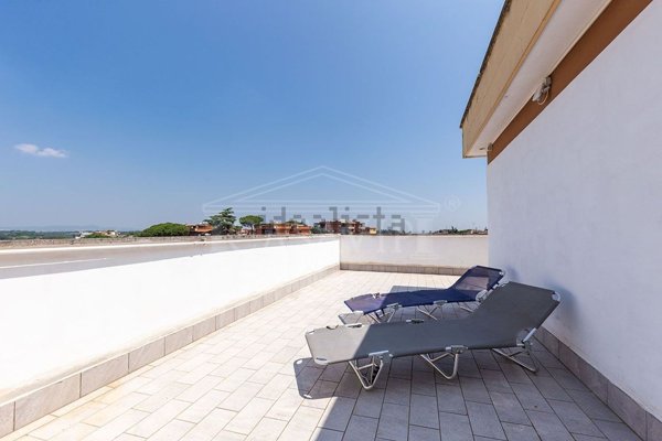 appartamento in vendita a Roma in zona Tomba di Nerone