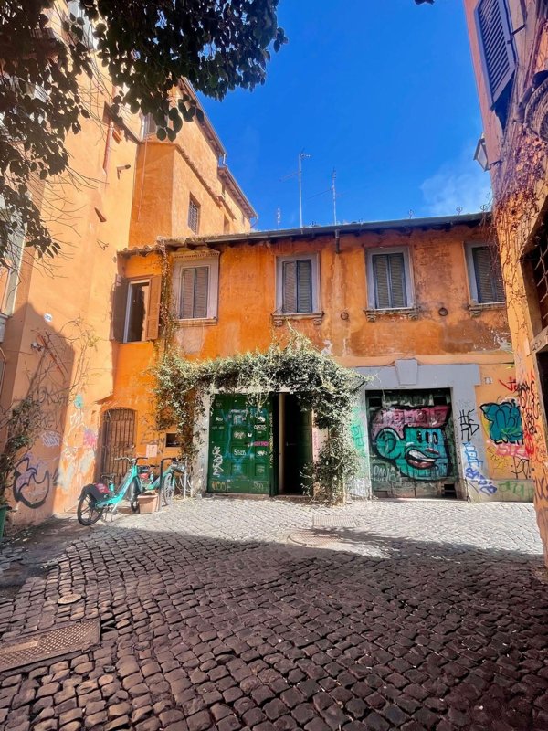 appartamento in vendita a Roma in zona Trastevere