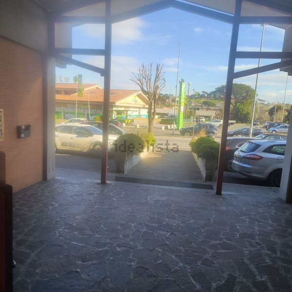 appartamento in vendita a Roma in zona Pantan Monastero