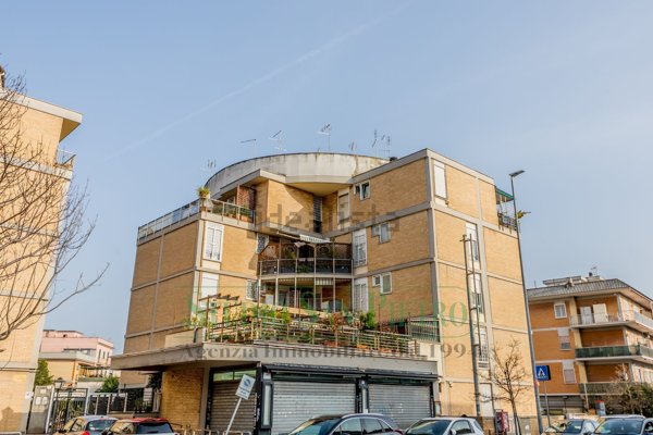 appartamento in vendita a Roma in zona Corviale