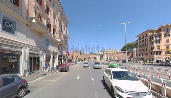 locale di sgombero in vendita a Roma in zona Tuscolano