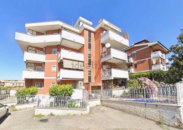 appartamento in vendita a Roma in zona Torre Angela