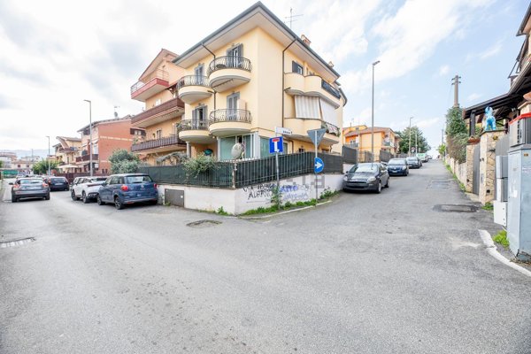 appartamento in vendita a Roma in zona Finocchio