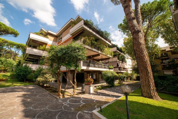 appartamento in vendita a Roma in zona Tomba di Nerone