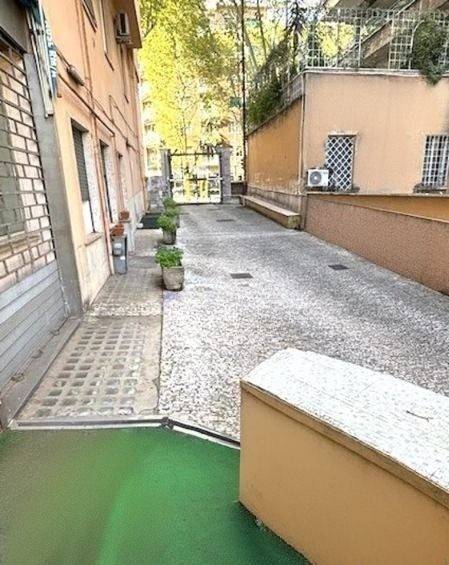 negozio in vendita a Roma in zona Monte Sacro/Talenti