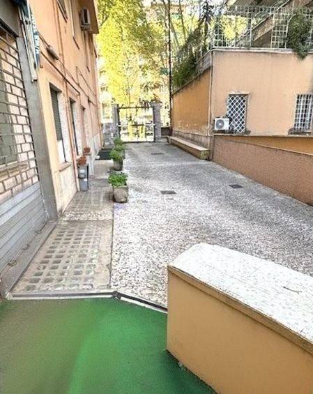 negozio in vendita a Roma in zona Monte Sacro/Talenti