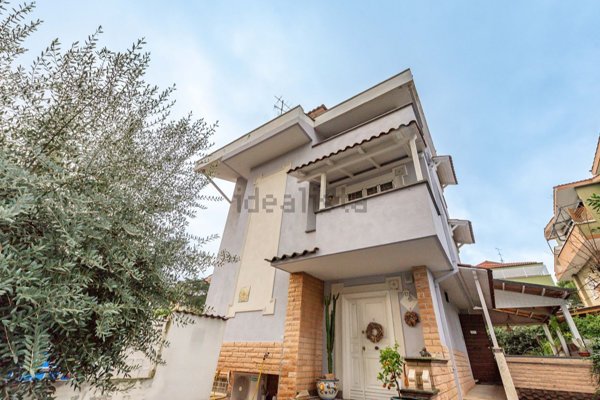 appartamento in vendita a Roma in zona Torre Gaia