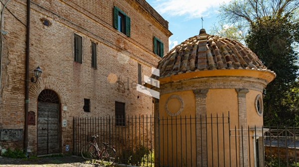 appartamento in vendita a Roma in zona Appio Pignatelli
