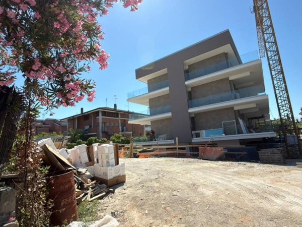 appartamento in vendita a Roma in zona Axa