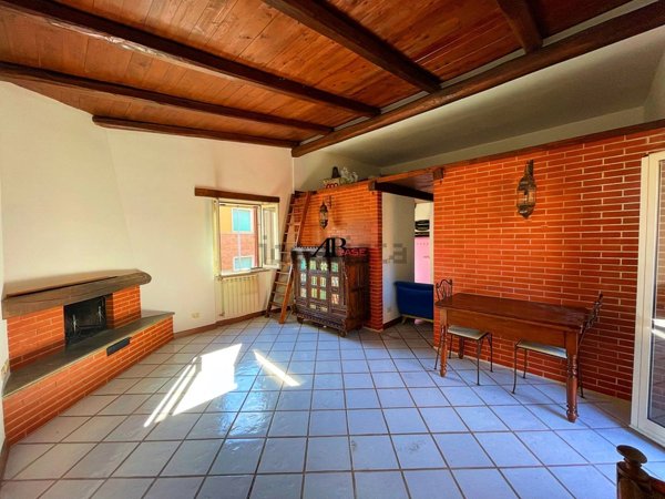 appartamento in vendita a Roma in zona Tomba di Nerone