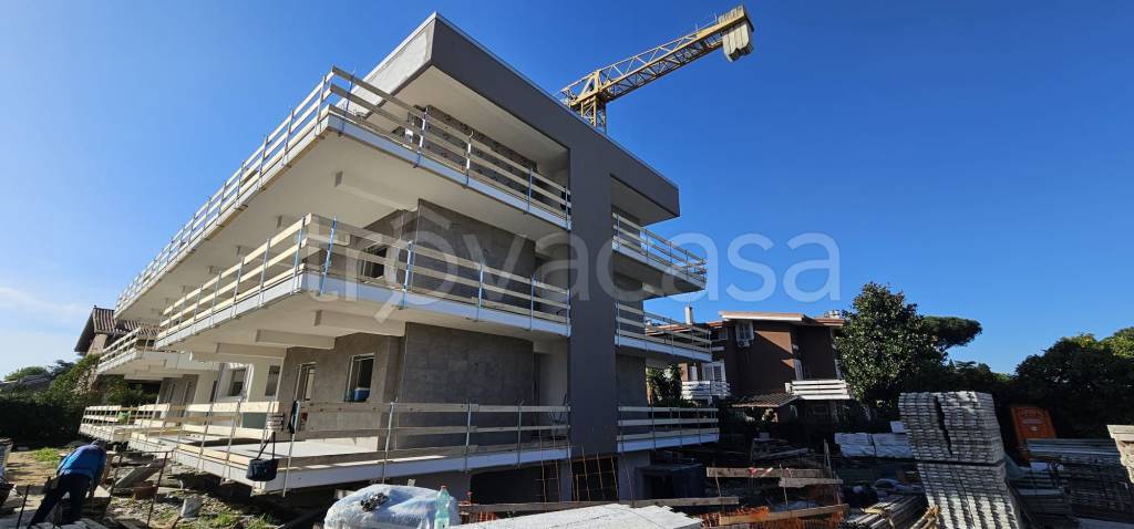 appartamento in vendita a Roma in zona Axa