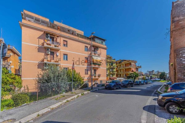 appartamento in vendita a Roma in zona Prenestino-Centocelle