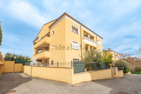 appartamento in vendita a Roma in zona Lunghezza