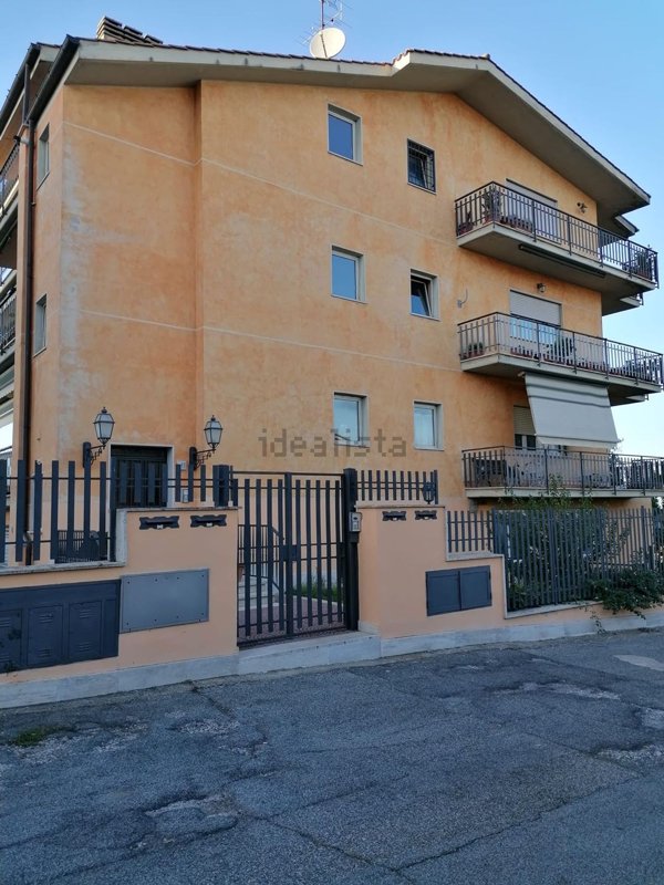 appartamento in vendita a Roma in zona Casal Morena