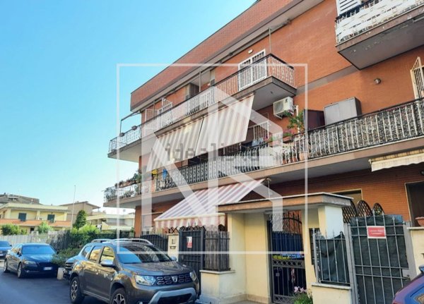 appartamento in vendita a Roma in zona Colle Prenestino