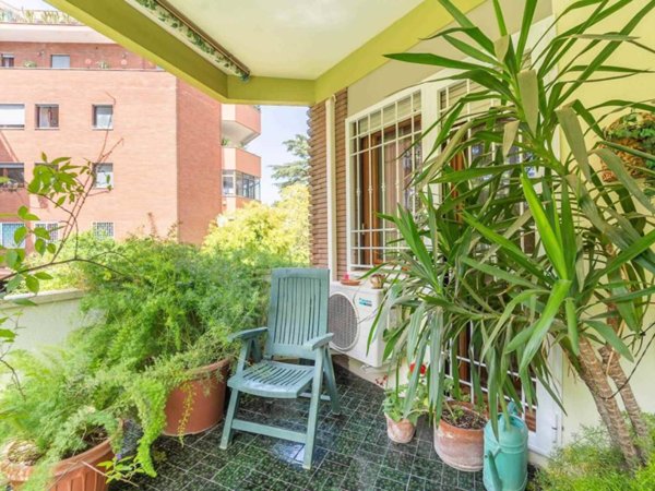 appartamento in vendita a Roma in zona Tomba di Nerone