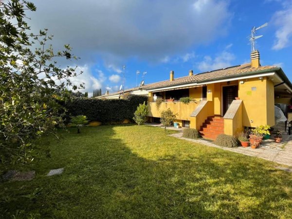 casa indipendente in vendita a Roma in zona Giuliano Dalmata
