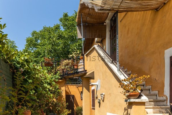 appartamento in vendita a Roma in zona Ardeatino