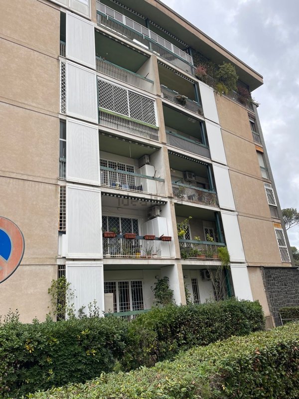 appartamento in vendita a Roma in zona EUR