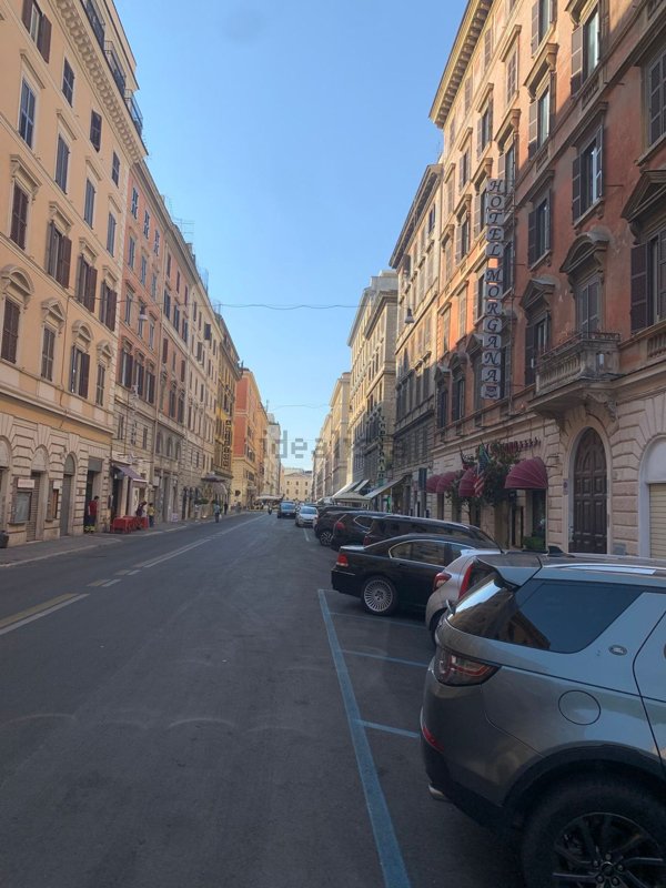 appartamento in vendita a Roma in zona Castro Pretorio