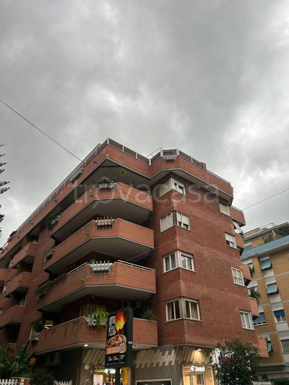 appartamento in vendita a Roma in zona Ostia