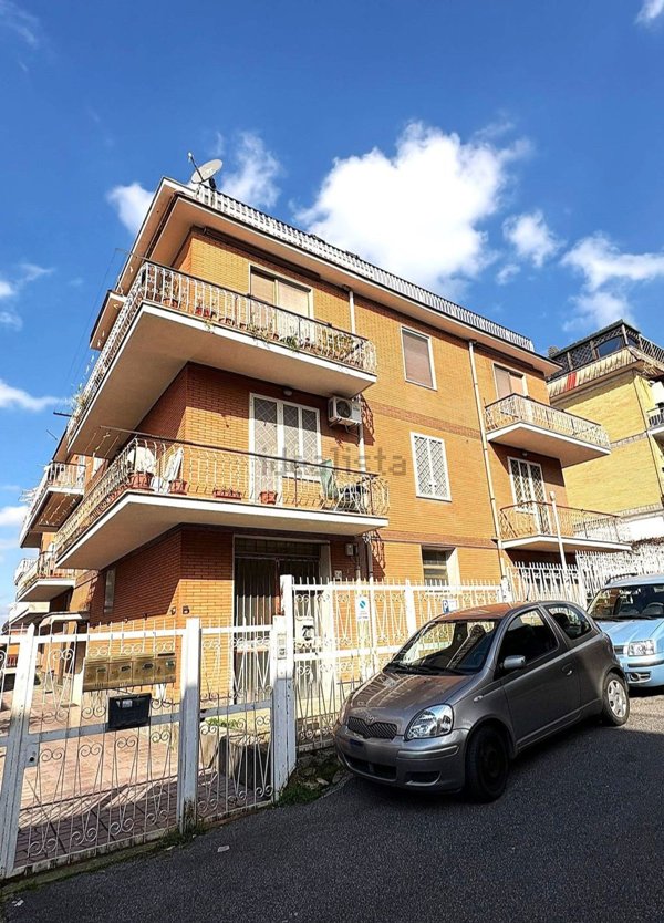 appartamento in vendita a Roma in zona Torre Angela