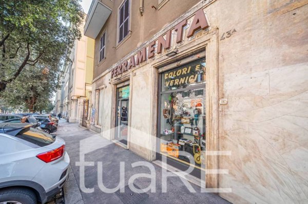 negozio in vendita a Roma in zona Esquilino
