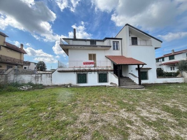 appartamento in vendita a Roma in zona Casal Morena