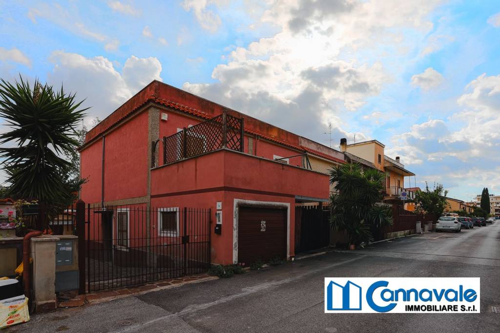 appartamento in vendita a Roma in zona Acilia