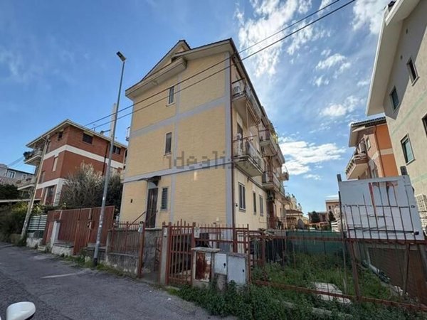 appartamento in vendita a Roma in zona Lunghezza