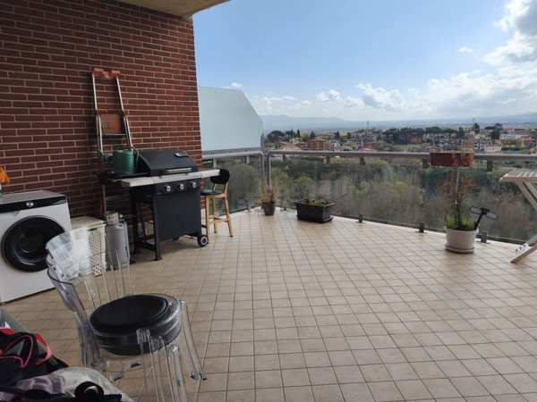 appartamento in vendita a Roma in zona Case Rosse