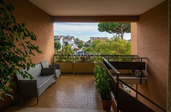 appartamento in vendita a Roma in zona Axa