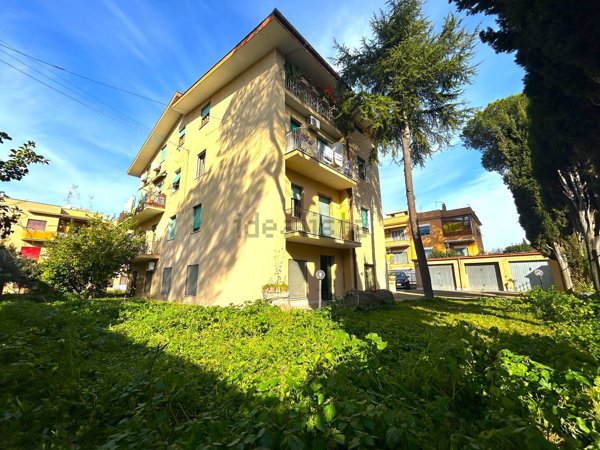 appartamento in vendita a Roma in zona Appio Pignatelli