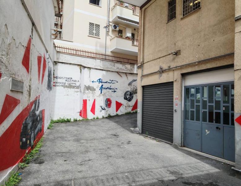 locale commerciale in vendita a Roma
